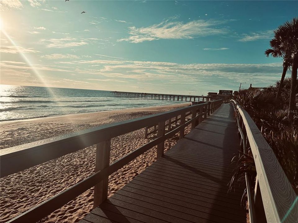 На продажу: $199,000 (0.17 acres)