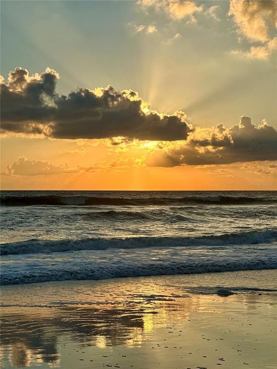 На продажу: $199,000 (0.17 acres)