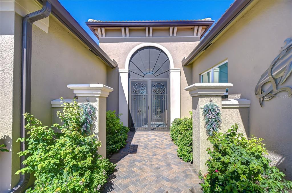 For Sale: $789,000 (3 beds, 3 baths, 3855 Square Feet)