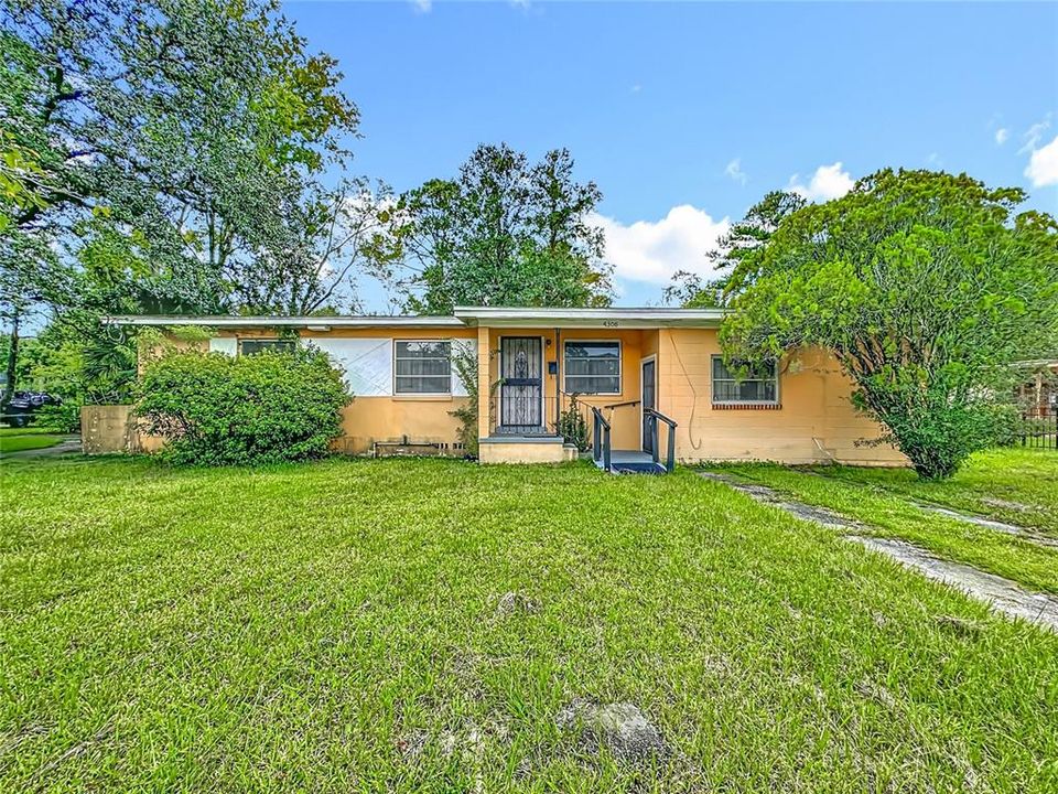 Recently Sold: $105,000 (3 beds, 2 baths, 1390 Square Feet)