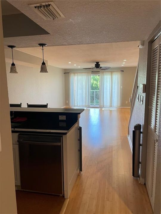 Activo con contrato: $3,750 (3 camas, 3 baños, 1488 Pies cuadrados)