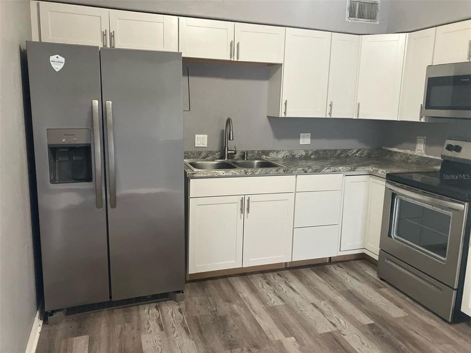 For Sale: $215,000 (3 beds, 2 baths, 1238 Square Feet)