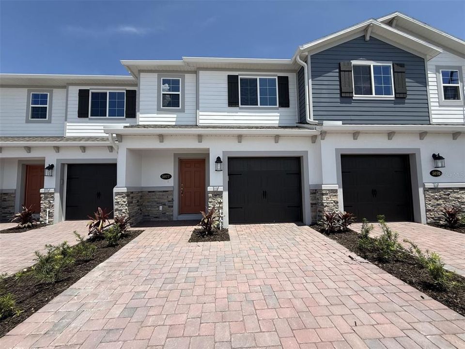Recently Sold: $318,990 (3 beds, 2 baths, 1569 Square Feet)
