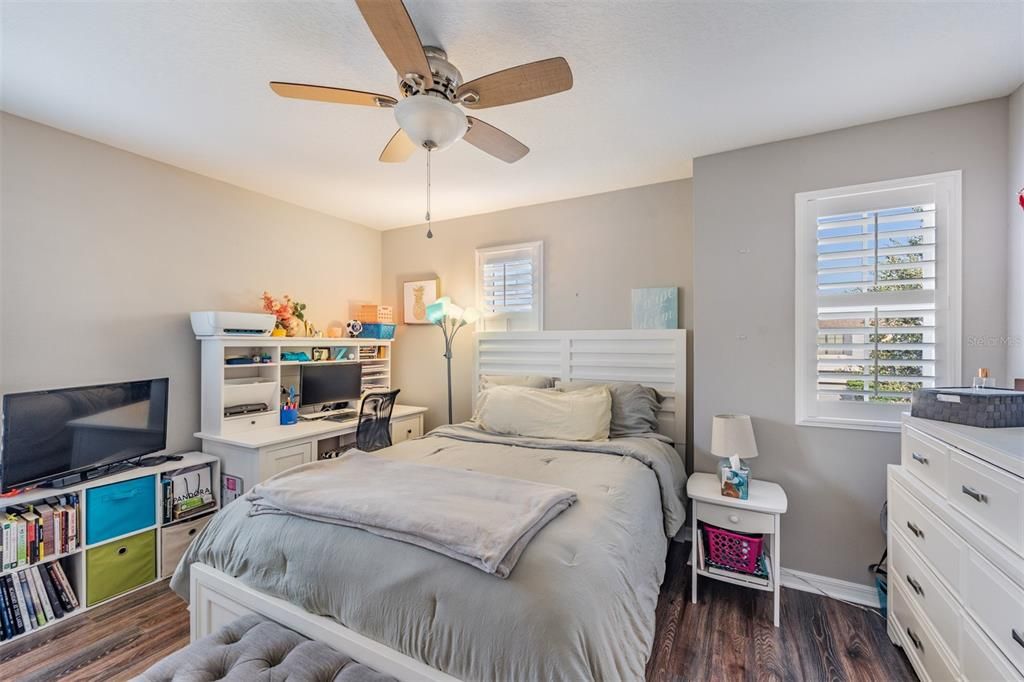 Activo con contrato: $585,000 (4 camas, 3 baños, 2612 Pies cuadrados)