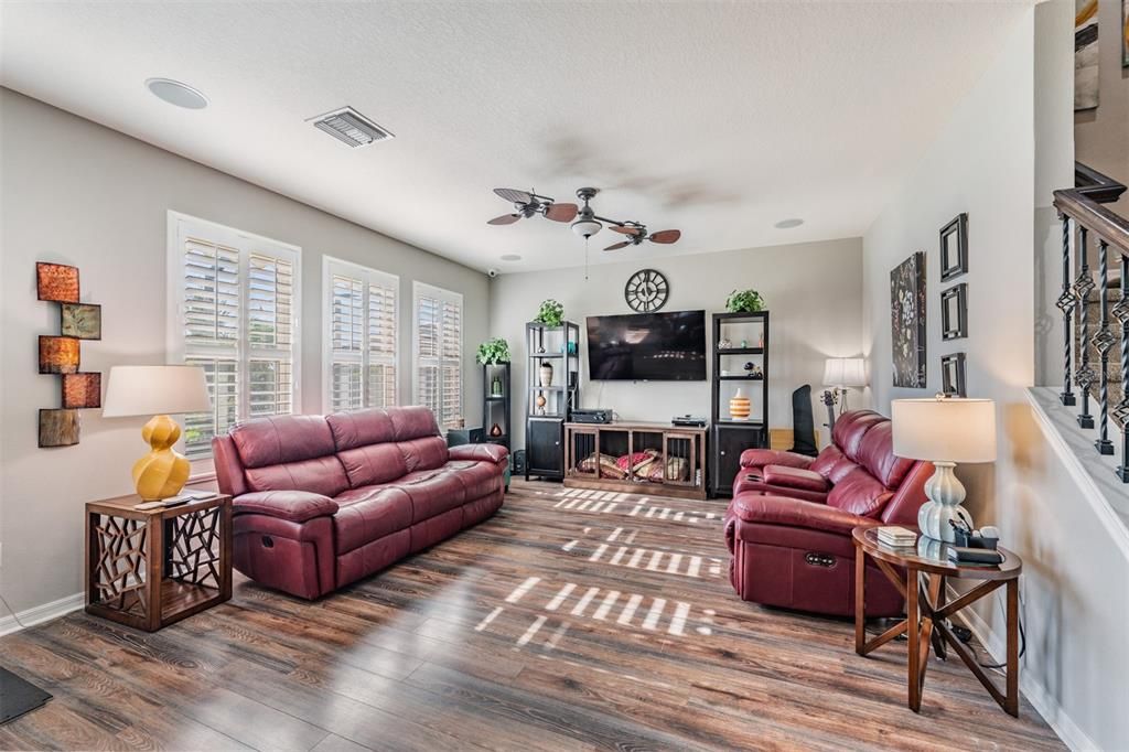 Activo con contrato: $585,000 (4 camas, 3 baños, 2612 Pies cuadrados)