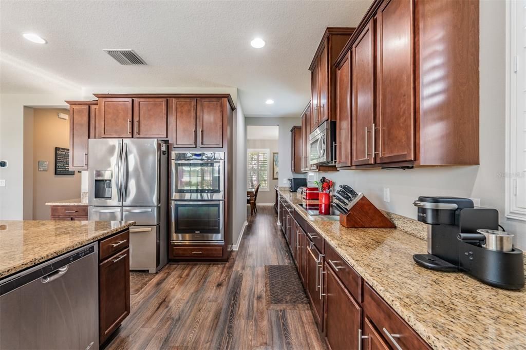 Activo con contrato: $585,000 (4 camas, 3 baños, 2612 Pies cuadrados)