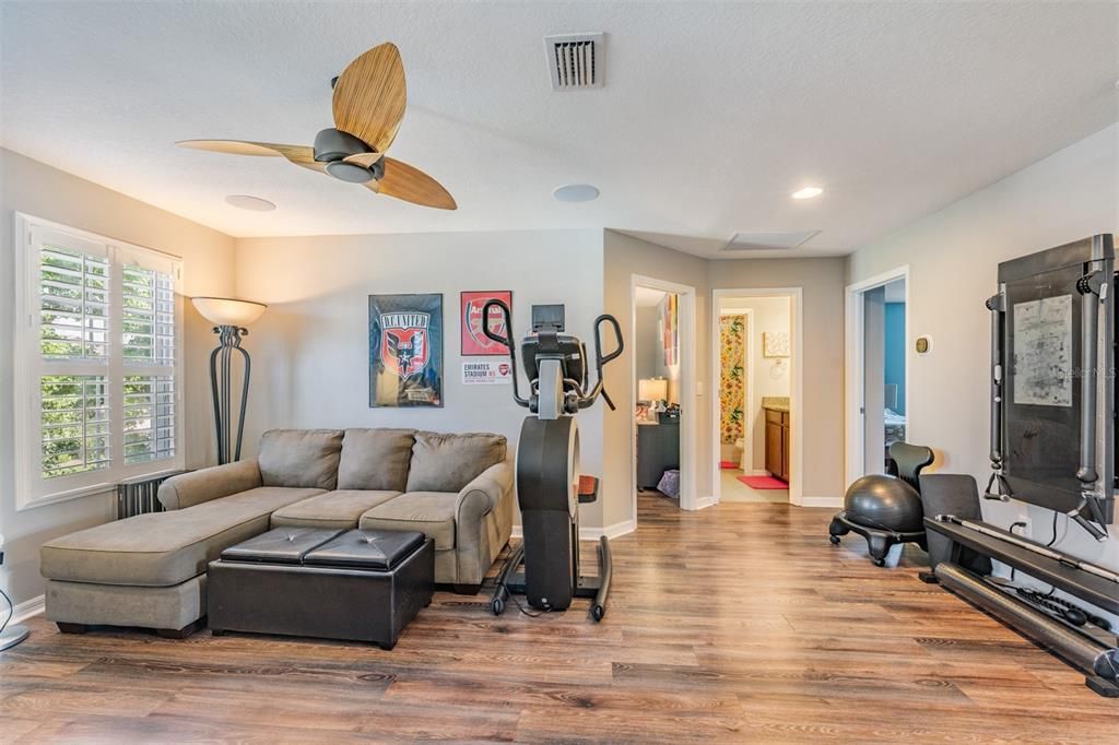 Activo con contrato: $585,000 (4 camas, 3 baños, 2612 Pies cuadrados)