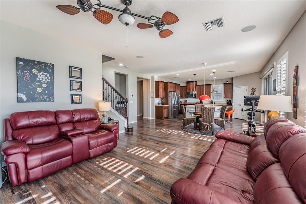 Activo con contrato: $585,000 (4 camas, 3 baños, 2612 Pies cuadrados)