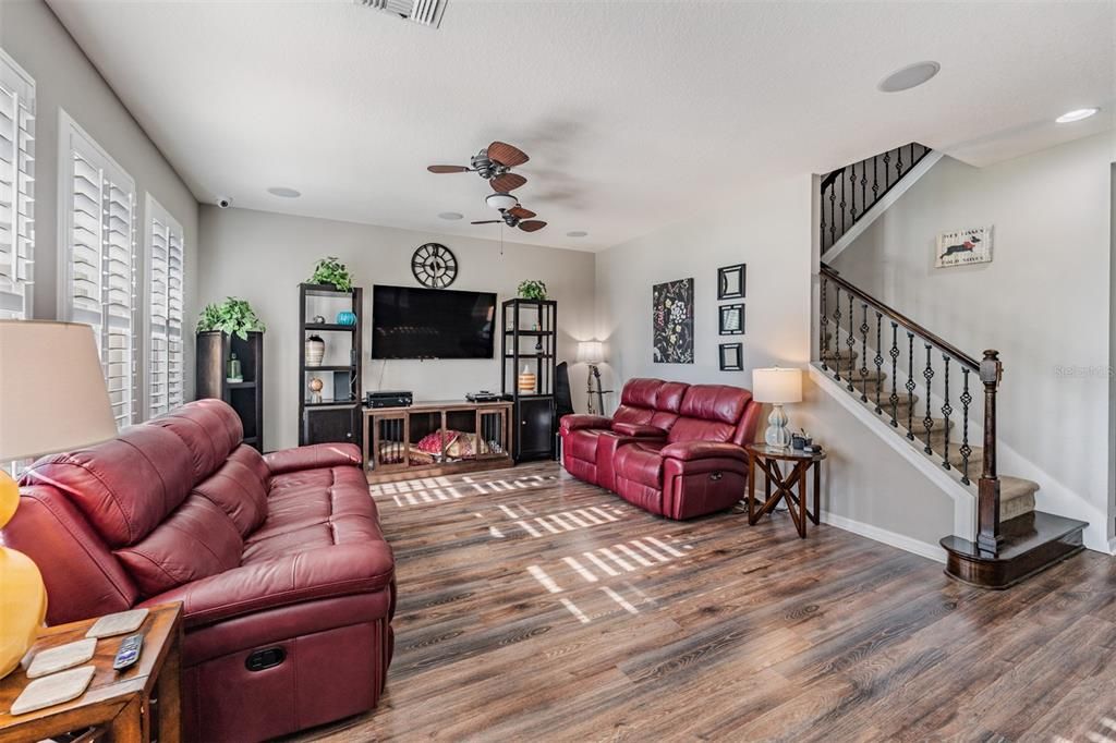 Activo con contrato: $585,000 (4 camas, 3 baños, 2612 Pies cuadrados)