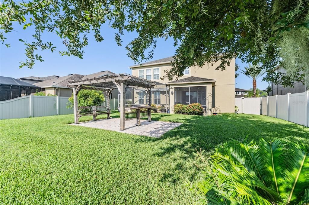 Activo con contrato: $585,000 (4 camas, 3 baños, 2612 Pies cuadrados)