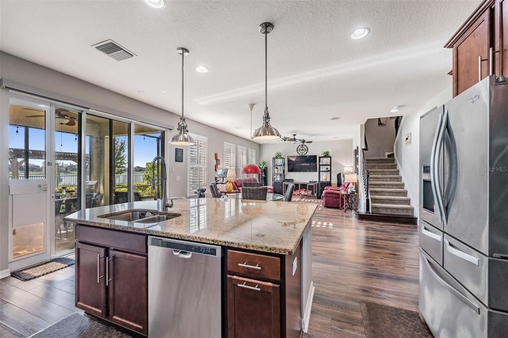 Activo con contrato: $585,000 (4 camas, 3 baños, 2612 Pies cuadrados)