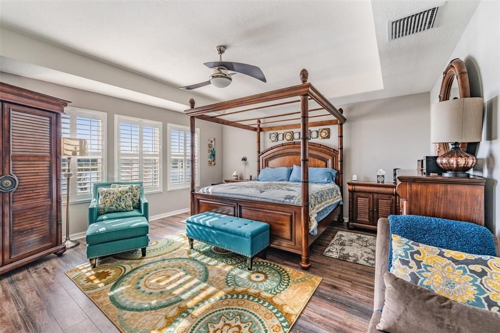 Activo con contrato: $585,000 (4 camas, 3 baños, 2612 Pies cuadrados)