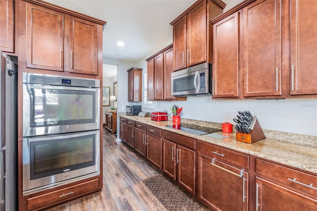 Activo con contrato: $585,000 (4 camas, 3 baños, 2612 Pies cuadrados)