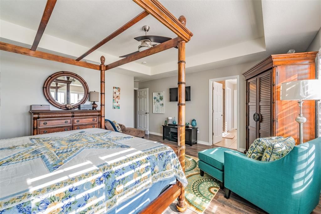 Activo con contrato: $585,000 (4 camas, 3 baños, 2612 Pies cuadrados)