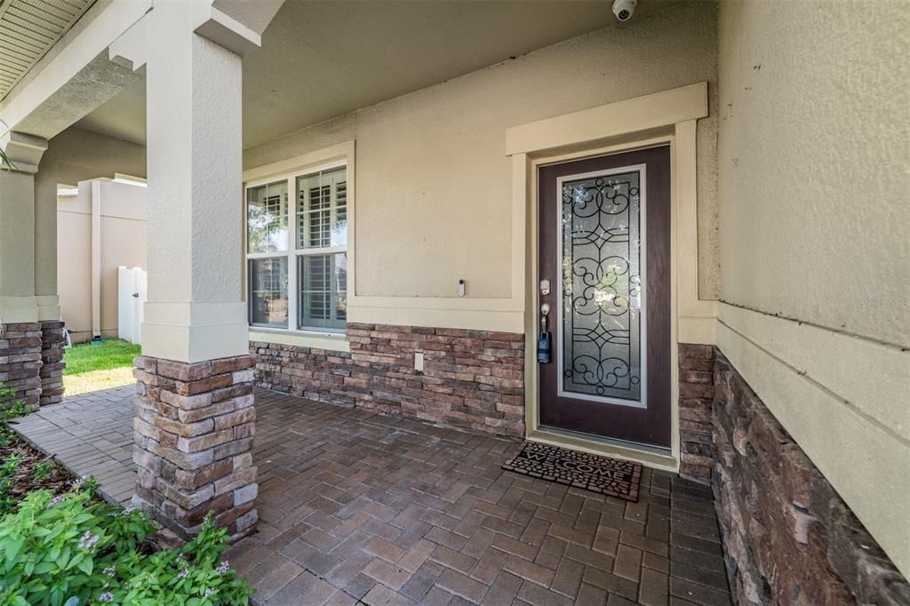 Activo con contrato: $585,000 (4 camas, 3 baños, 2612 Pies cuadrados)