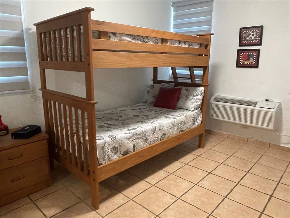 For Rent: $1,750 (3 beds, 2 baths, 1300 Square Feet)