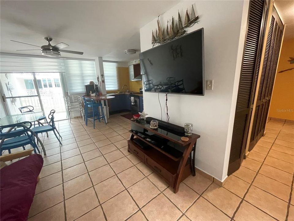 For Rent: $1,750 (3 beds, 2 baths, 1300 Square Feet)