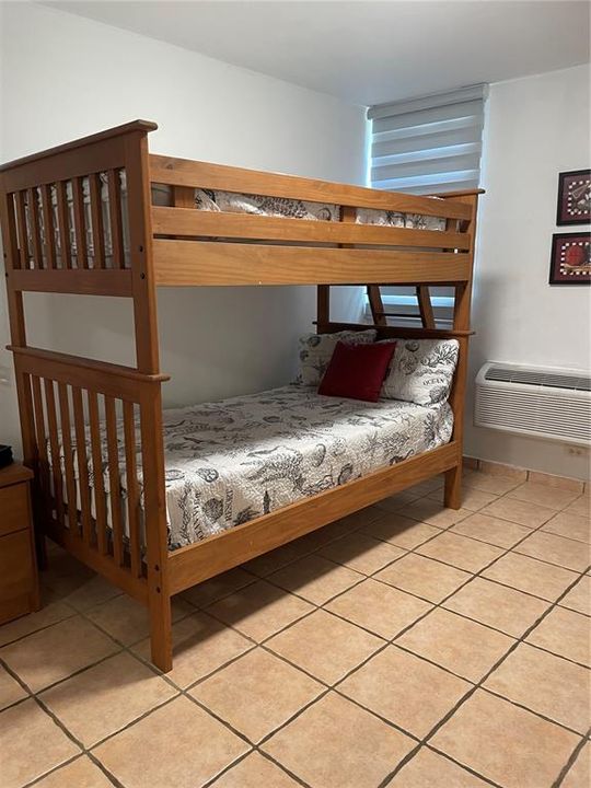 For Rent: $1,750 (3 beds, 2 baths, 1300 Square Feet)