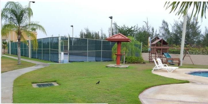 For Rent: $1,750 (3 beds, 2 baths, 1300 Square Feet)