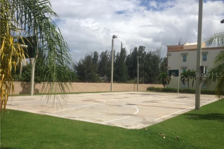 For Rent: $1,750 (3 beds, 2 baths, 1300 Square Feet)