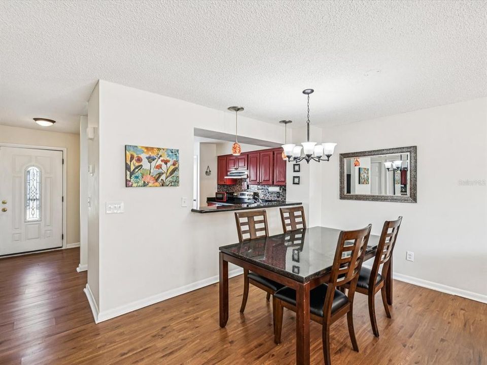 Activo con contrato: $219,000 (2 camas, 2 baños, 1223 Pies cuadrados)