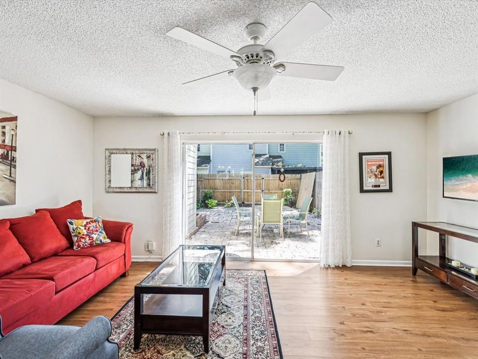 Activo con contrato: $219,000 (2 camas, 2 baños, 1223 Pies cuadrados)