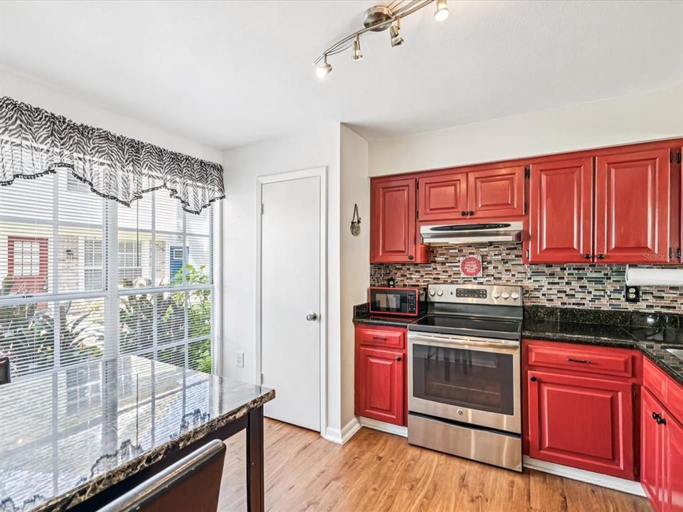 Activo con contrato: $219,000 (2 camas, 2 baños, 1223 Pies cuadrados)