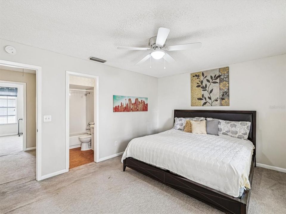 Activo con contrato: $219,000 (2 camas, 2 baños, 1223 Pies cuadrados)