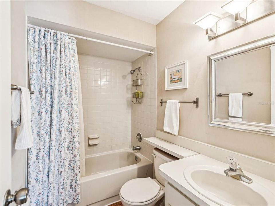 Activo con contrato: $219,000 (2 camas, 2 baños, 1223 Pies cuadrados)