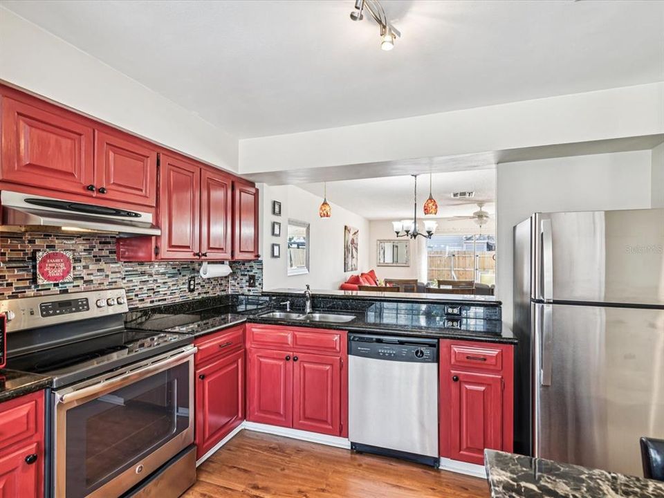 Activo con contrato: $219,000 (2 camas, 2 baños, 1223 Pies cuadrados)