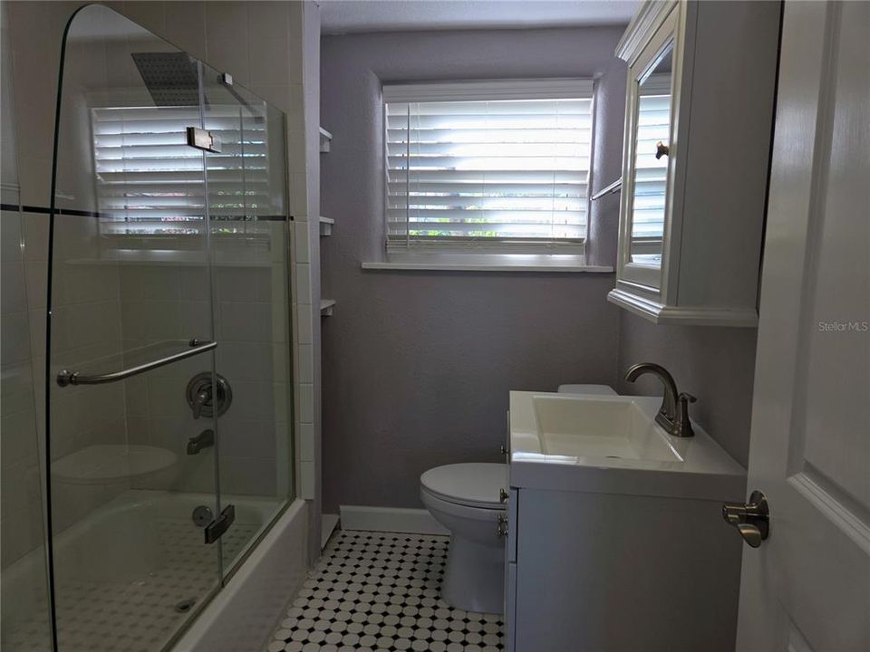 Active With Contract: $1,850 (2 beds, 2 baths, 1006 Square Feet)