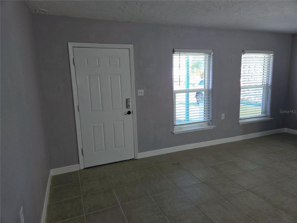 Active With Contract: $1,850 (2 beds, 2 baths, 1006 Square Feet)