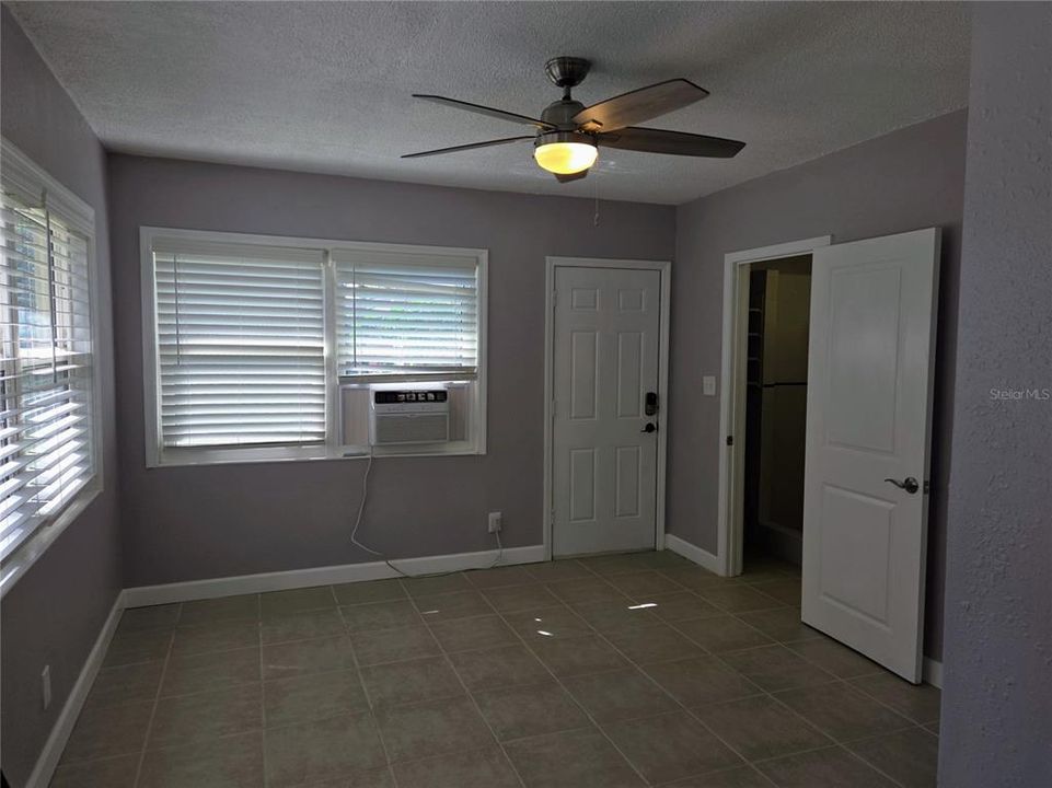 Active With Contract: $1,850 (2 beds, 2 baths, 1006 Square Feet)