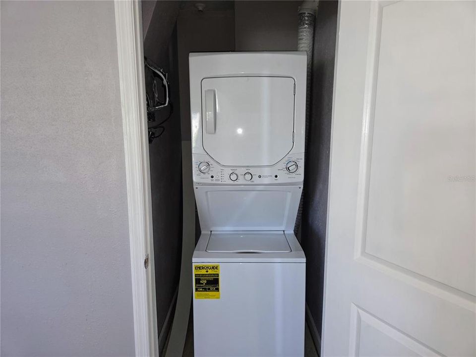 Active With Contract: $1,850 (2 beds, 2 baths, 1006 Square Feet)