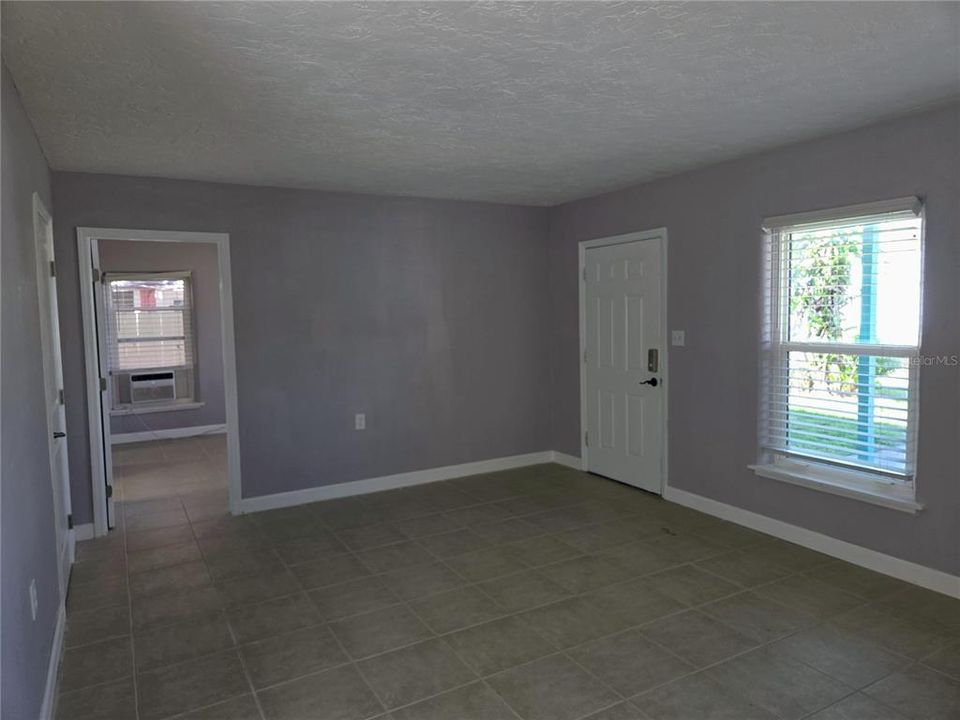 Active With Contract: $1,850 (2 beds, 2 baths, 1006 Square Feet)