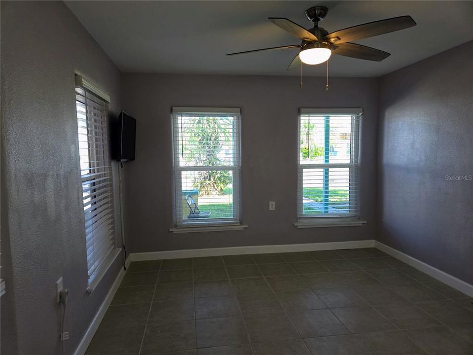 Active With Contract: $1,850 (2 beds, 2 baths, 1006 Square Feet)