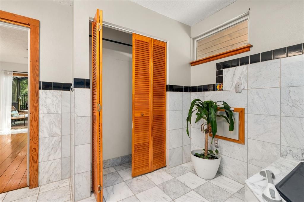 Под контрактом: $308,000 (3 спален, 2 ванн, 1502 Квадратных фут)