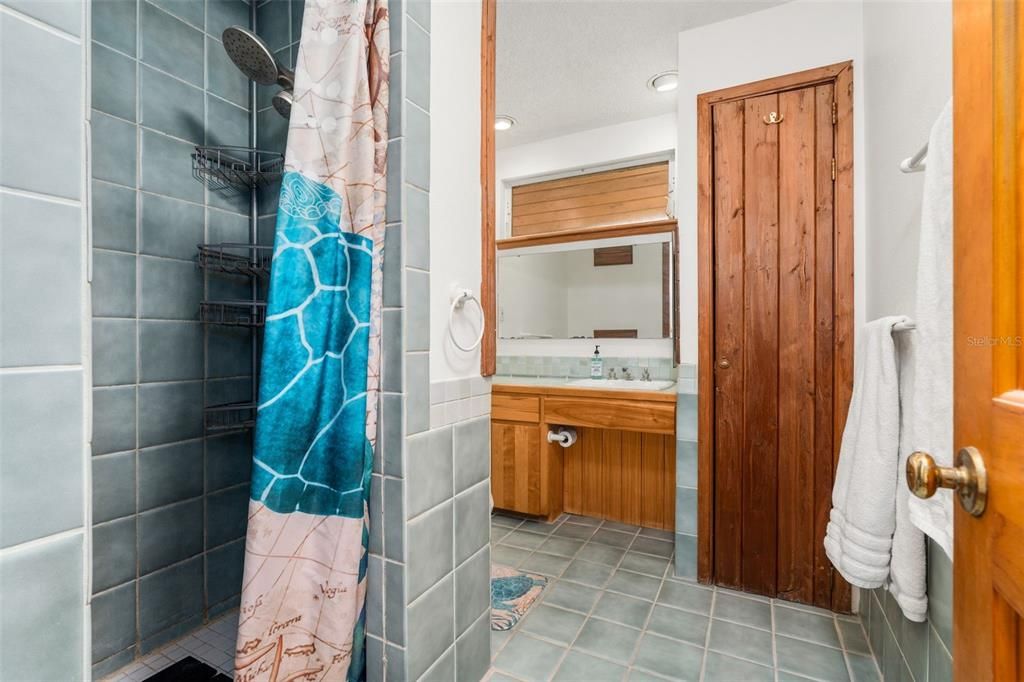 Под контрактом: $308,000 (3 спален, 2 ванн, 1502 Квадратных фут)