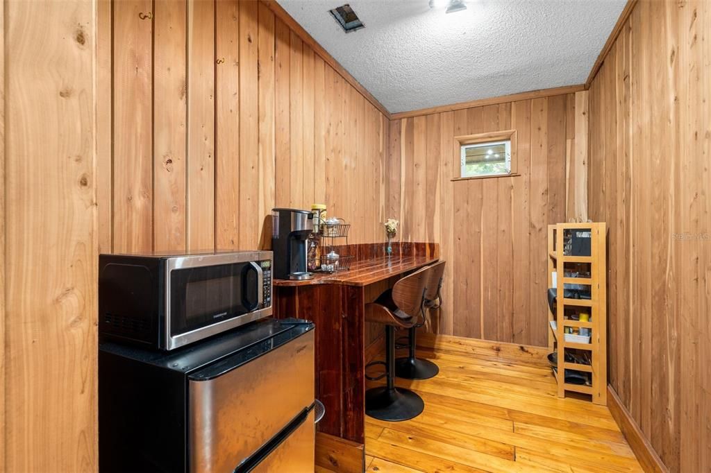 Под контрактом: $308,000 (3 спален, 2 ванн, 1502 Квадратных фут)