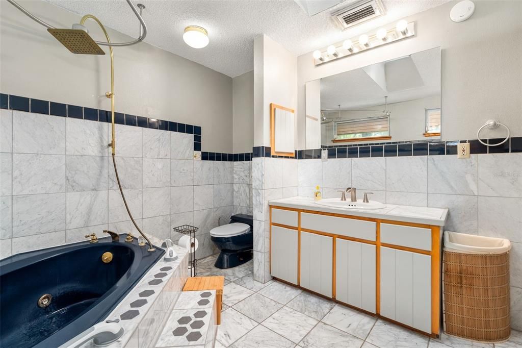 Под контрактом: $308,000 (3 спален, 2 ванн, 1502 Квадратных фут)