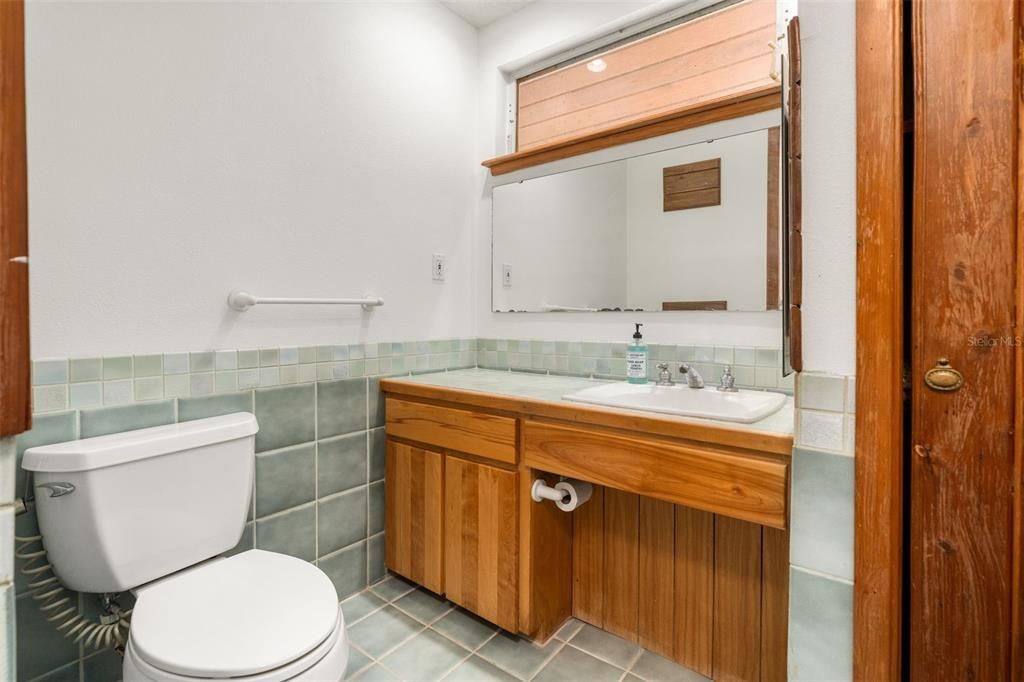 Под контрактом: $308,000 (3 спален, 2 ванн, 1502 Квадратных фут)