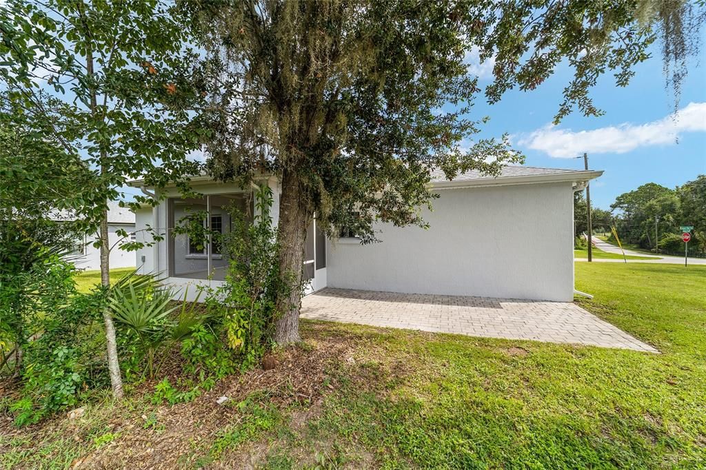 Active With Contract: $269,000 (3 beds, 2 baths, 1435 Square Feet)