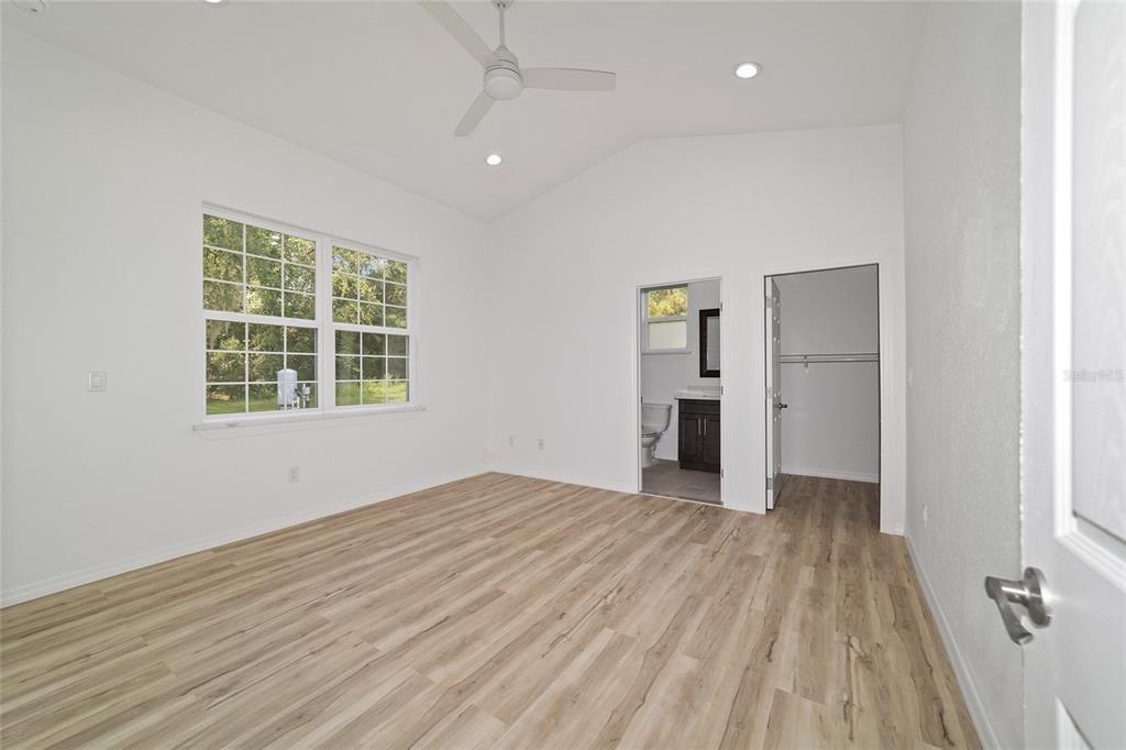 Active With Contract: $269,000 (3 beds, 2 baths, 1435 Square Feet)