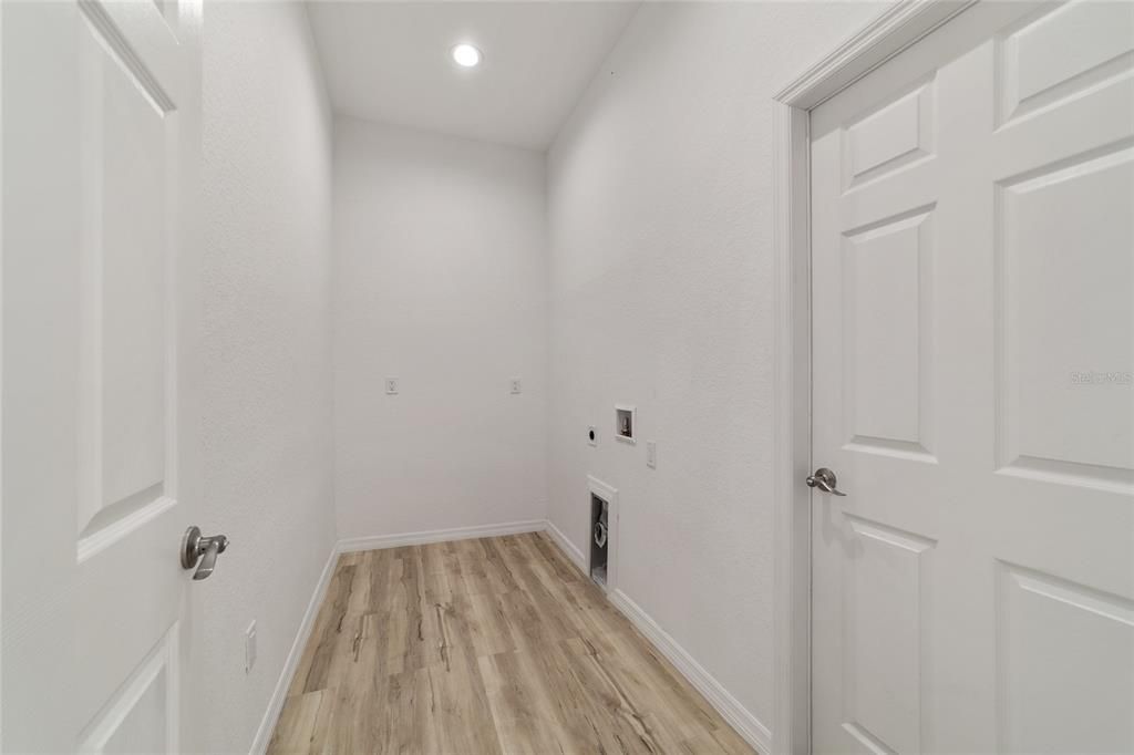 Active With Contract: $269,000 (3 beds, 2 baths, 1435 Square Feet)