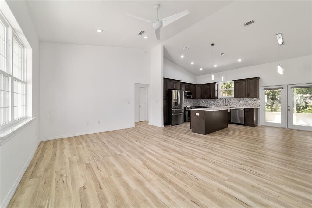 Active With Contract: $269,000 (3 beds, 2 baths, 1435 Square Feet)