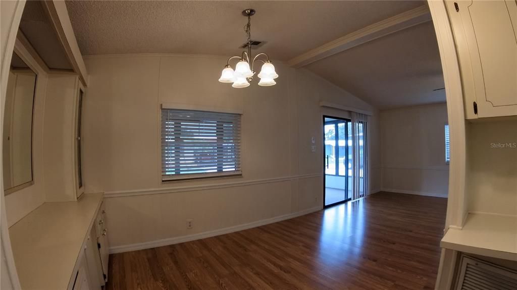For Sale: $122,000 (2 beds, 2 baths, 936 Square Feet)