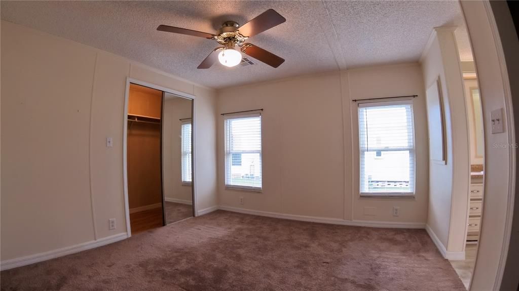 For Sale: $122,000 (2 beds, 2 baths, 936 Square Feet)