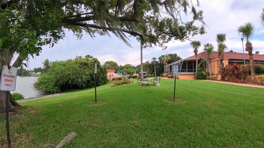 For Sale: $122,000 (2 beds, 2 baths, 936 Square Feet)