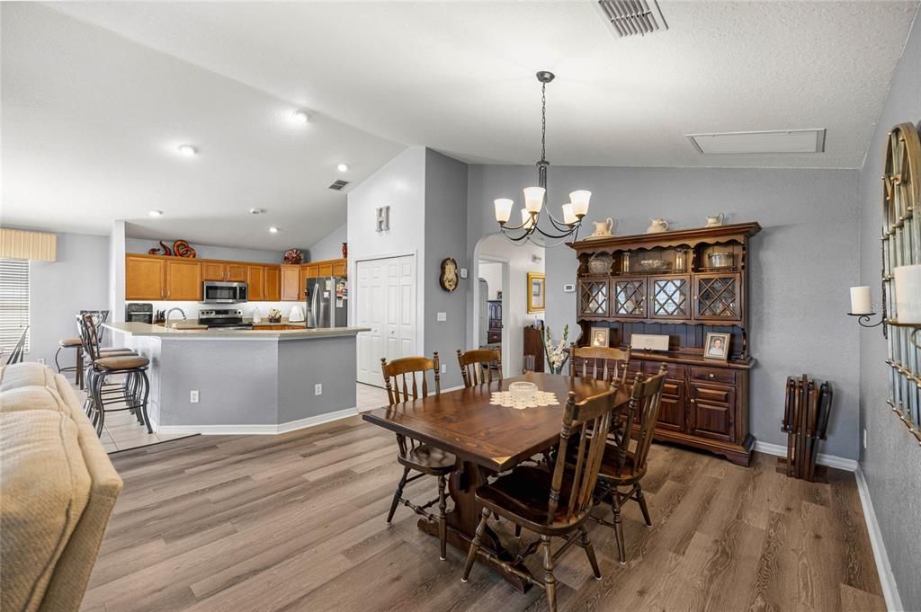 En Venta: $344,900 (3 camas, 2 baños, 1974 Pies cuadrados)