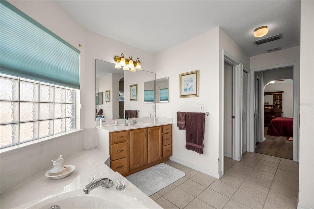 En Venta: $344,900 (3 camas, 2 baños, 1974 Pies cuadrados)